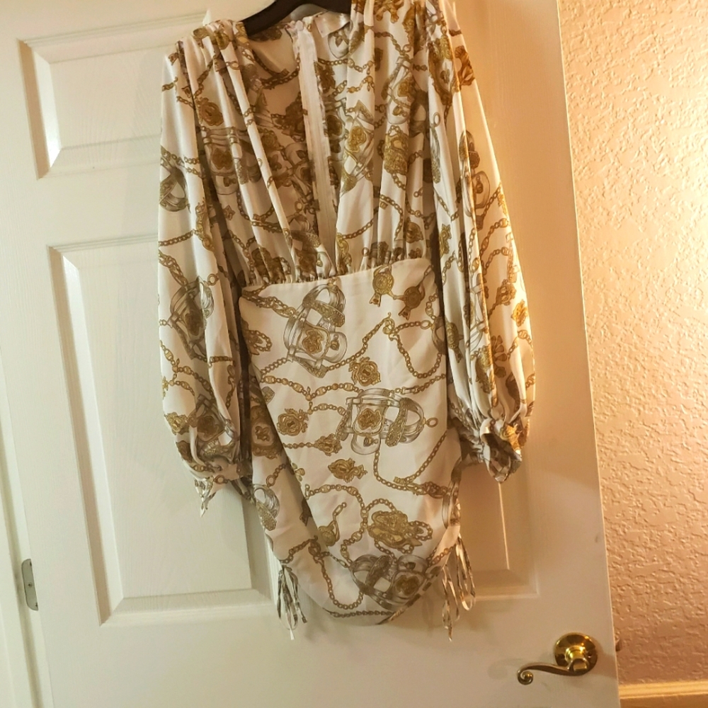 Bronx and Banco cream color w/gold chain design